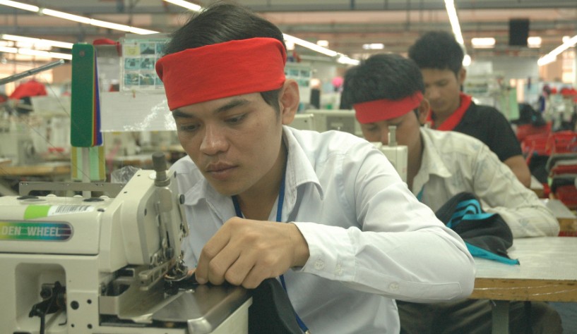 Cambodian garment workers seek higher wages to make ends meet