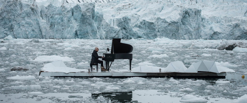 ludovico-einaudi-performs-in-the-arctic-ocean-greenpeace-designboom-1800